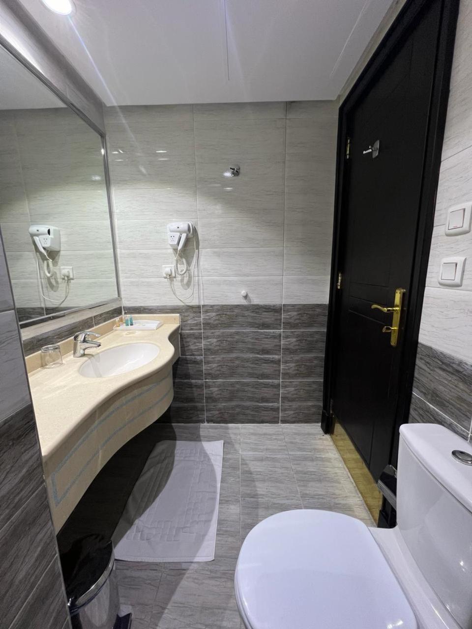 Zaha Al Madina Hotel Medina ภายนอก รูปภาพ